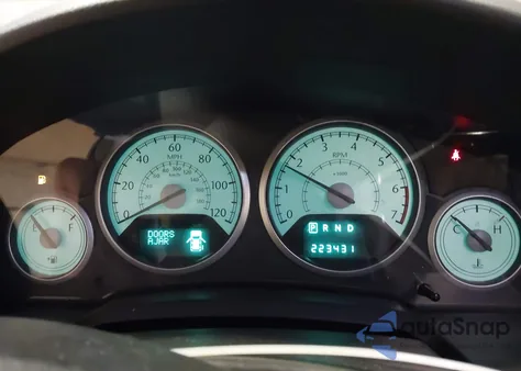 2010 Chrysler Town & Country Touring Plus z USA, uszkodzony, nr VIN 2A4RR8D10AR398066